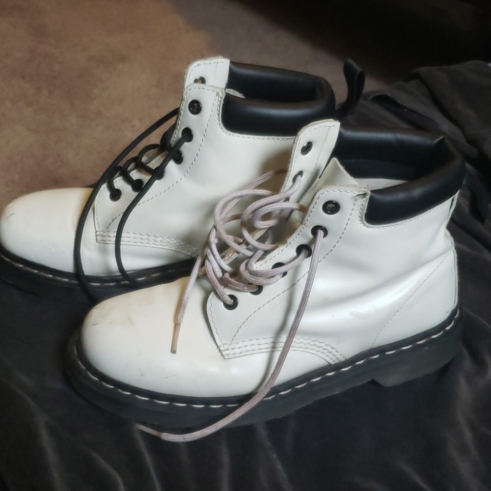 Dr. Martens Classic Leather 939 Boot